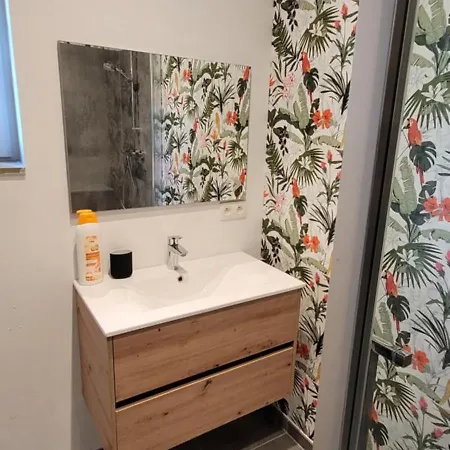 Apartment A L Entree De *